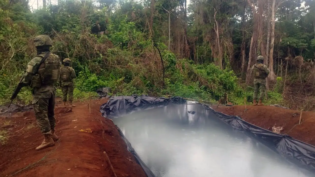Ejército inhabilita piscina con 10.000 galones de combustible ilegal en Shushufindi