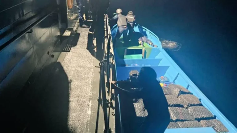 Golpe al narcotráfico: Incautan cargamento de sustancias ilícitas a 69 millas de Manta