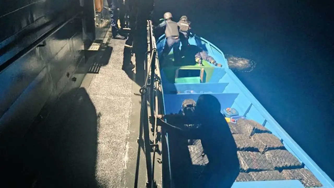 Golpe al narcotráfico: Incautan cargamento de sustancias ilícitas a 69 millas de Manta