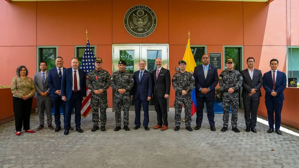 Terry Cole de la DEA fortalece cooperación antidrogas en Ecuador