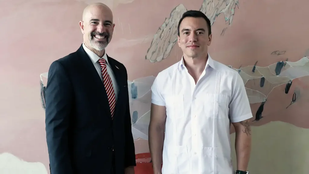 Terry Cole de la DEA fortalece cooperación antidrogas en Ecuador