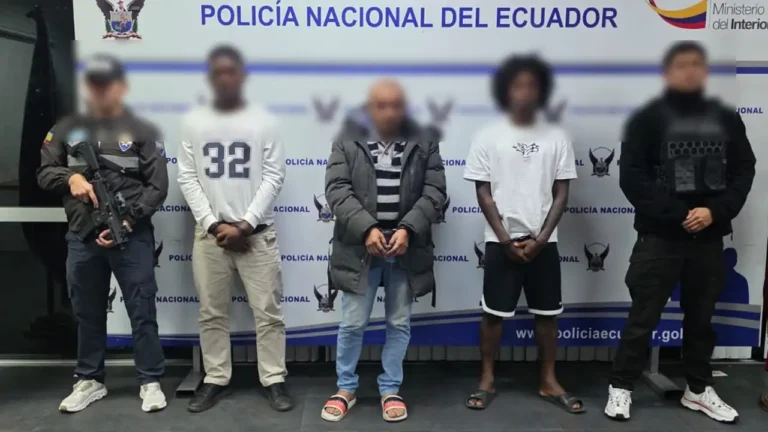 Detienen a dos futbolistas y un entrenador por extorsión en Tungurahua y Manabí