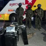 Operación Cortina Verde: Militares decomisan 140 paquetes de droga en bus interprovincial