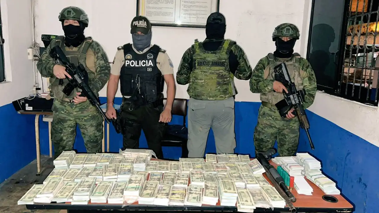 Operativo del Ejército decomisa 180 mil dólares falsos en El Carmen, Manabí