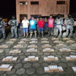 Policía decomisa 105 paquetes de droga ocultos en un vehículo en Mataje, Esmeraldas