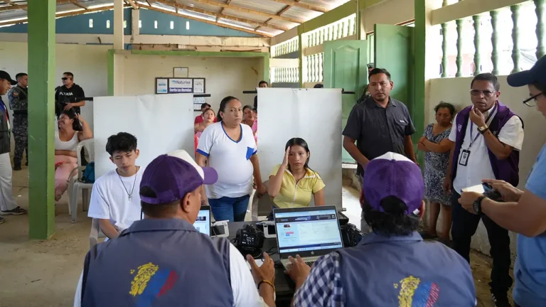 Secretaría de Pueblos y Registro Civil despliegan brigadas de cedulación colectiva en la Isla Puná