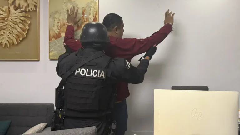 Alcalde Vicko Villacís es detenido en operativo por lavado de activos y corrupción