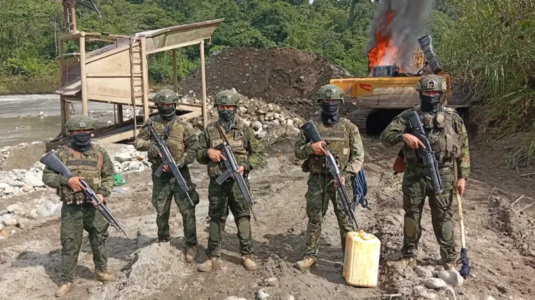 Ejército destruye campamento de minería ilegal en Morona Santiago