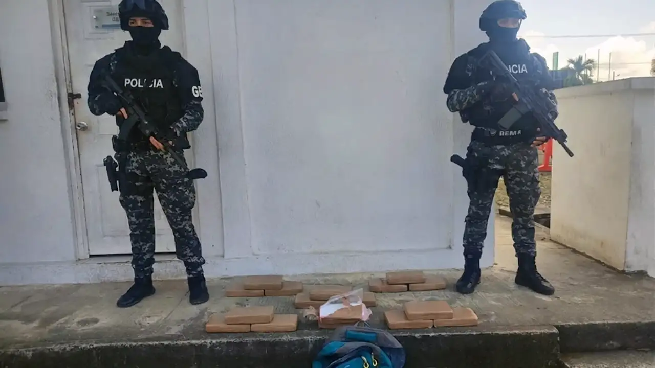 GEMA incauta 17 paquetes de cocaína en sector Santa Isabel, San Lorenzo