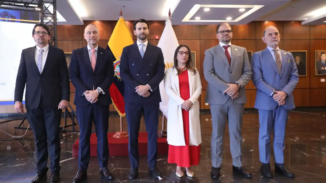 Mishel Mancheno presenta proyecto de Ley Antimafias en la Asamblea Nacional