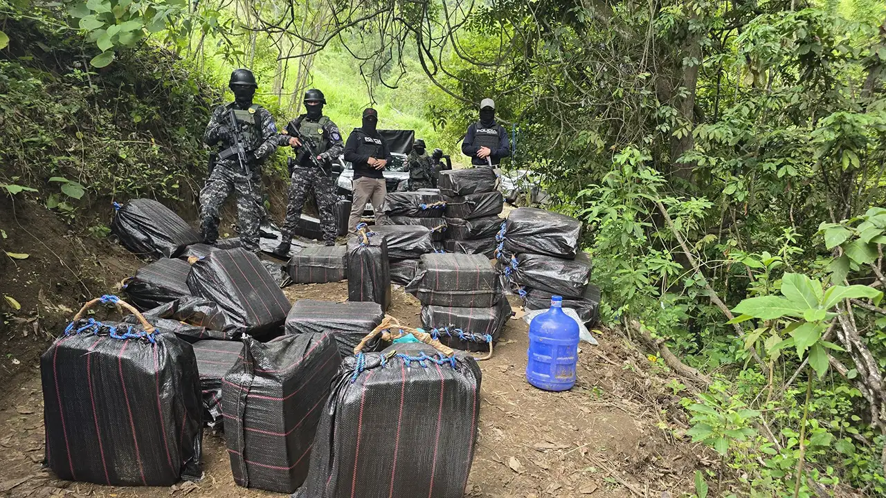 Operación Atlas 25 frena envío de dos toneladas de cocaína en Jama, Manabí