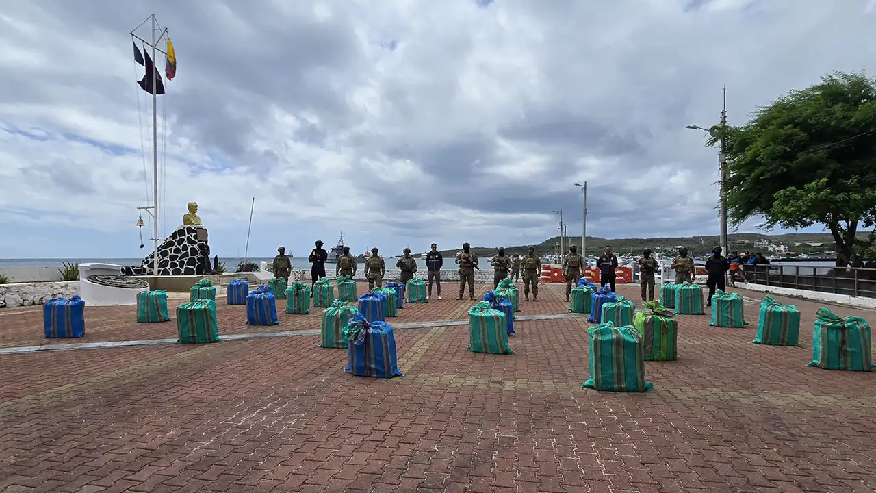 Operación Fénix 0302 incauta 1.4 toneladas de cocaína en Galápagos