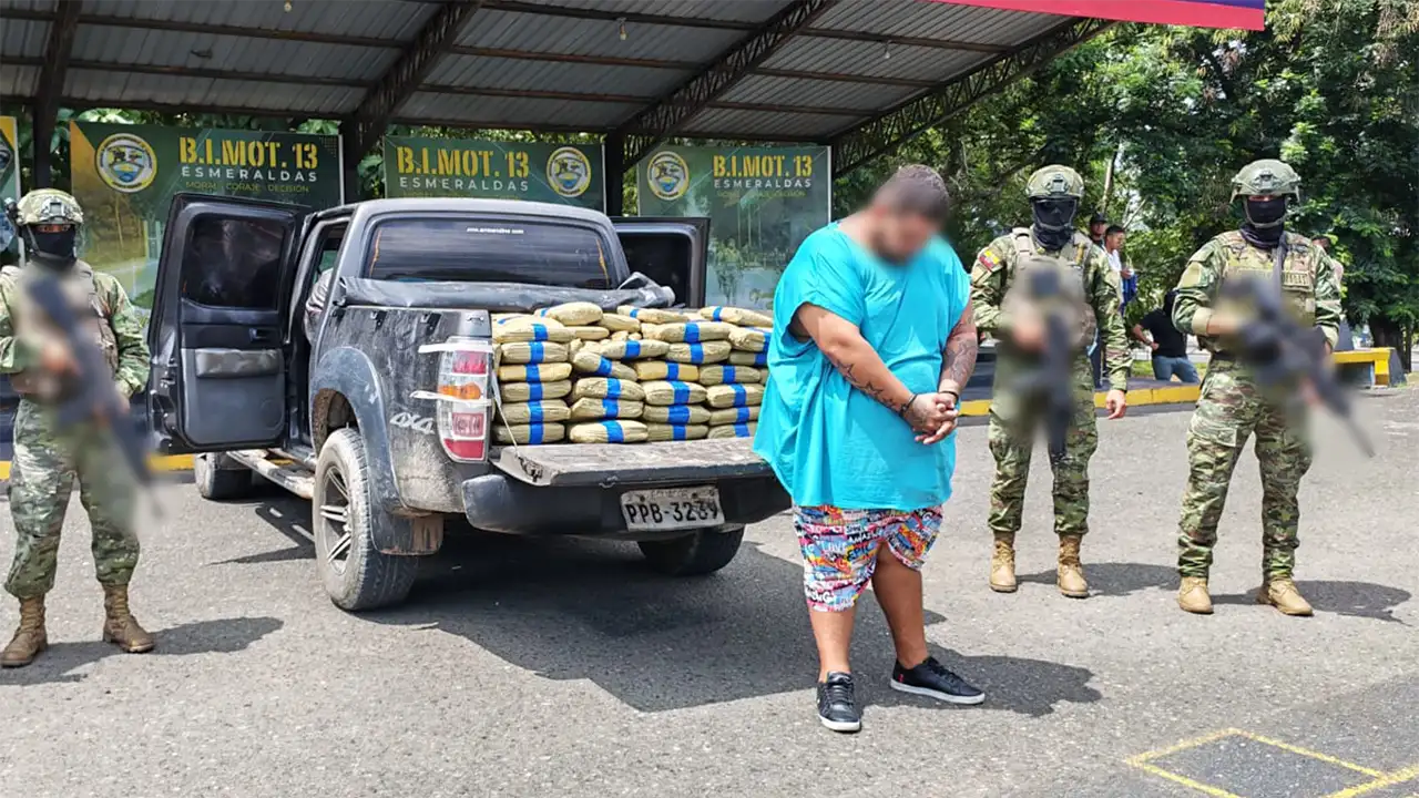 Operación Marea Blanca: Ejército incauta media tonelada de droga en Viche, Esmeraldas