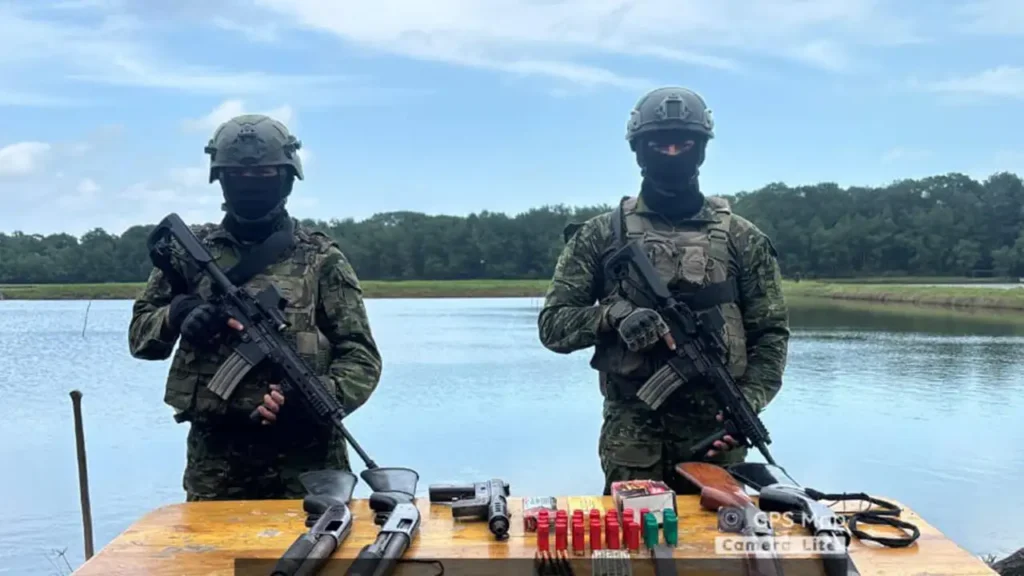 Operativos militares en Manabí dejan armas decomisadas y dos detenidos de 'Los Lobos'