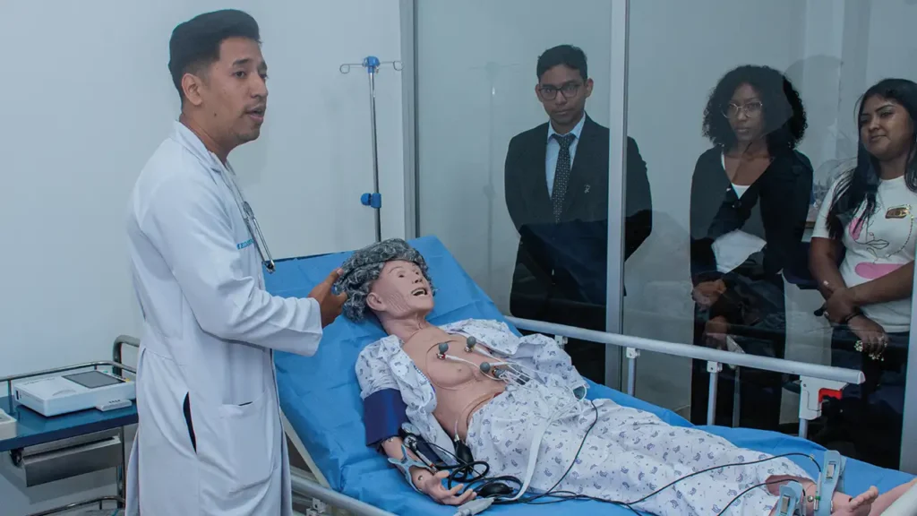 PUCE Esmeraldas inaugura moderno Laboratorio de Destrezas Múltiples