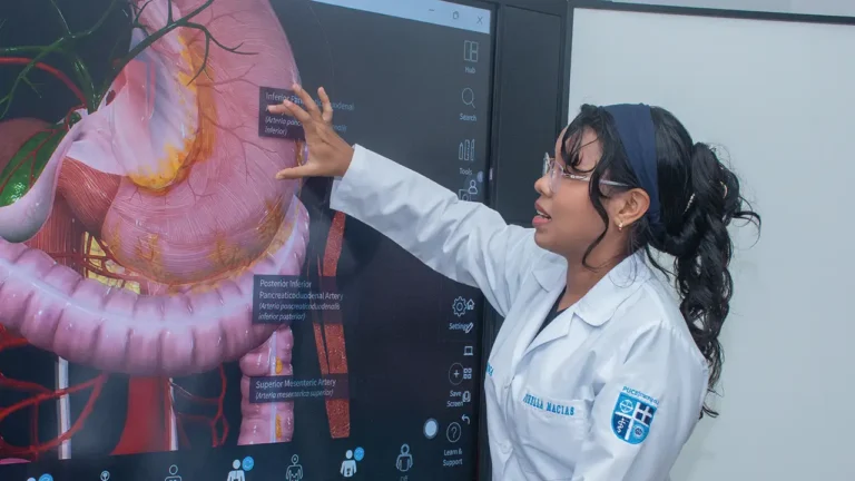 PUCE Esmeraldas inaugura moderno Laboratorio de Destrezas Múltiples
