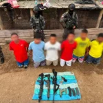 Seis detenidos con armas y drogas tras infiltración táctica en vía Puerto Cayo, Jipijapa, Manabí