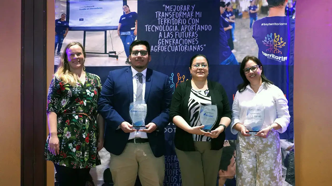 TerritorIA Bootcamp: PUCE Esmeraldas impulsa el uso de IA en el agro ecuatoriano