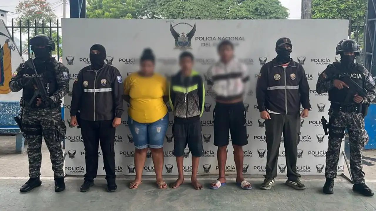 Una mujer y dos menores capturados por su presunta coautoría de asesinato en Coquito Bajo