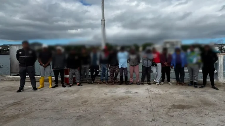 Cae buque pesquero con 3.500 galones de combustible ilegal en San Cristóbal
