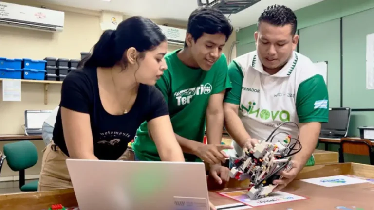Clubes de Robótica impulsan la educación digital en Ecuador