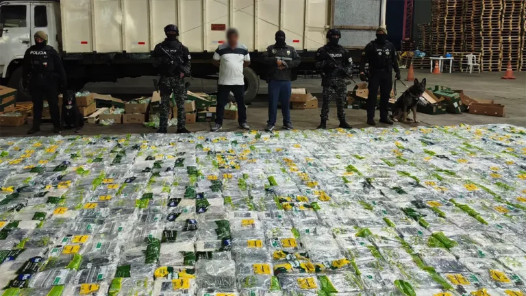 Hallan más de una tonelada de cocaína en cajas de banano en Puerto Bolívar, El Oro
