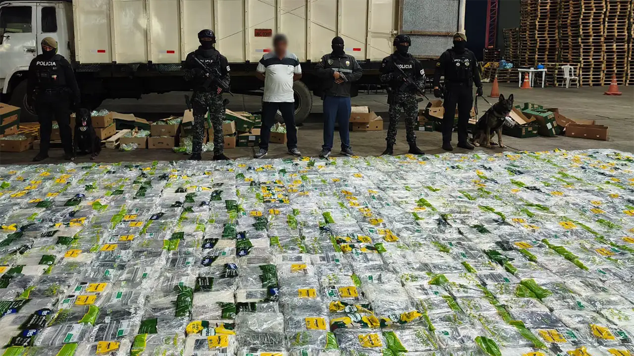 Hallan más de una tonelada de cocaína en cajas de banano en Puerto Bolívar, El Oro