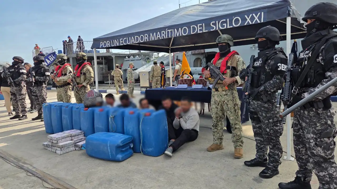 Incautan 2.2 toneladas de droga valoradas en USD 80 millones en altamar
