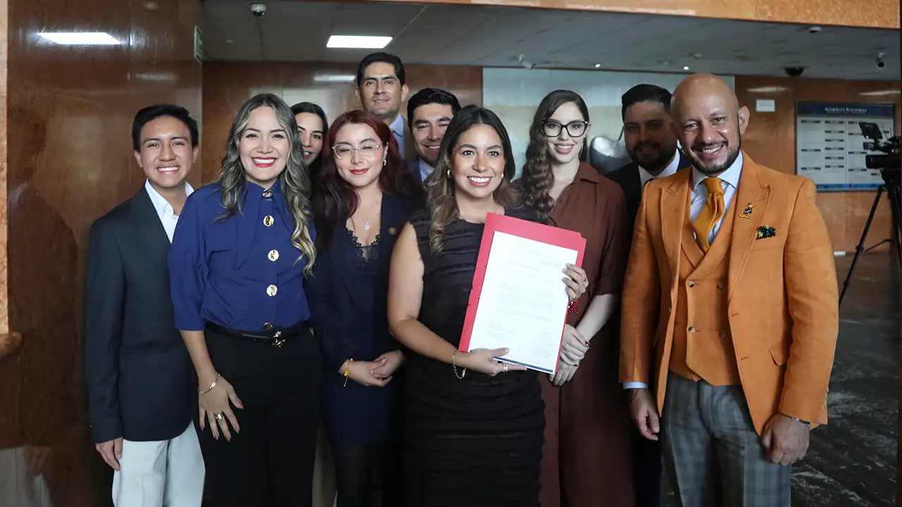 Karolina Dueñas presenta ley para exigir 60% de empleo local en obras del Estado