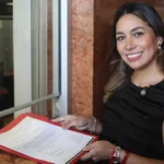 Karolina Dueñas presenta ley para exigir 60% de empleo local en obras del Estado