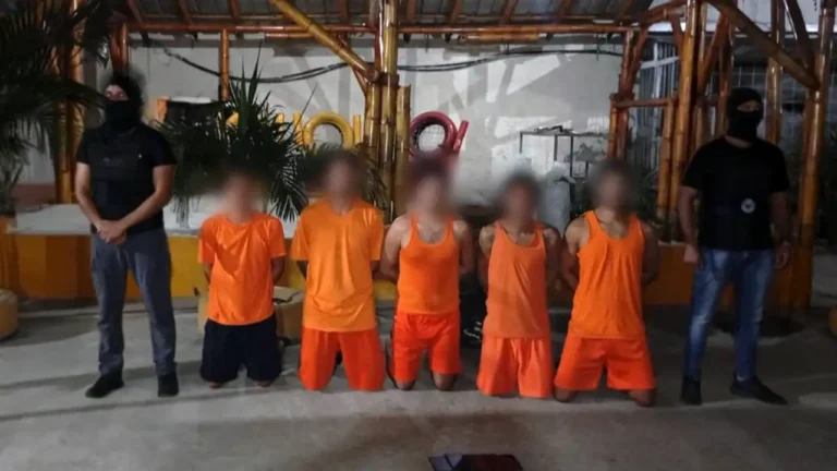 Procesan a 5 PPL por presunta red de extorsión dirigida desde cárcel de Bahía de Caráquez
