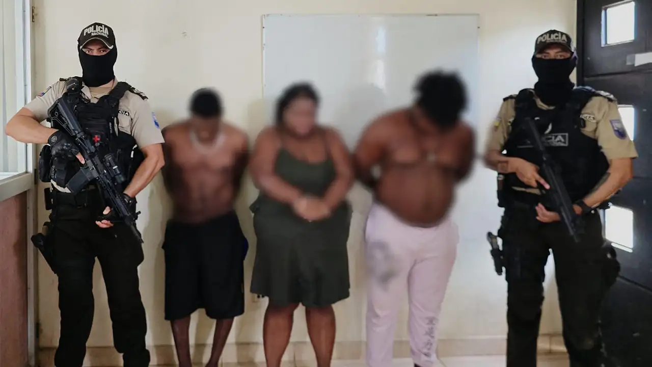 Tres detenidos con arsenal y sustancias ilícitas en el sector Las Torres Gemelas, Borbón