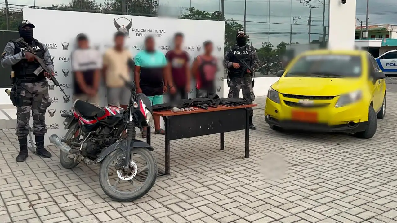 Cinco aprehendidos con armamento y droga tras operativo en Atacames