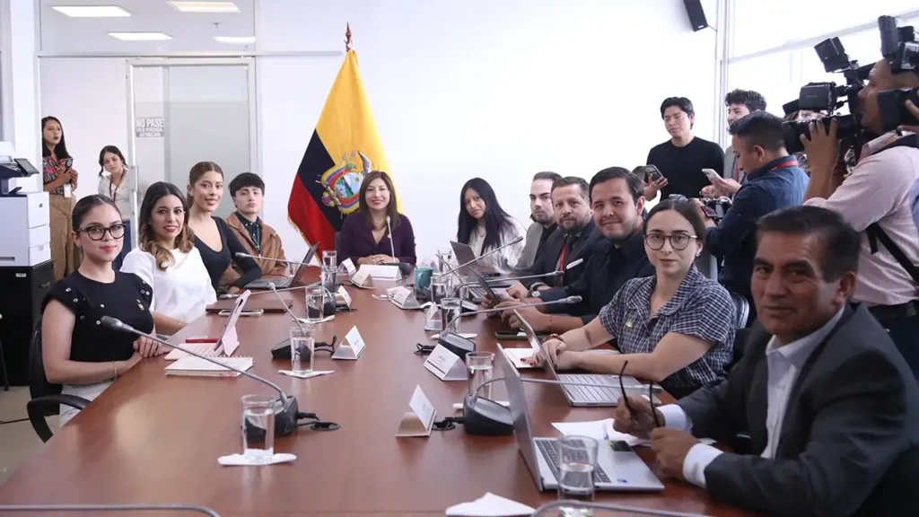 Comisión aprueba informe para primer debate de la Ley Antimafias