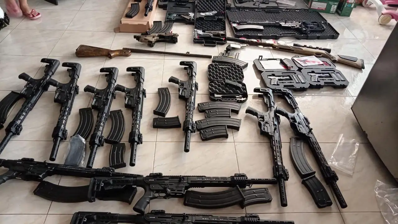 Decomisan Arsenal: Caen dos sospechosos en Ciudad Verde, Santo Domingo