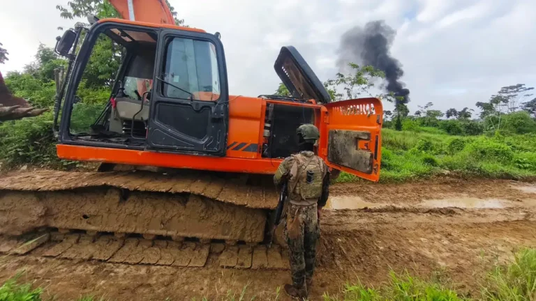 FF. AA. destruyó maquinaria utilizada para minería ilegal en La Ceiba, San Lorenzo