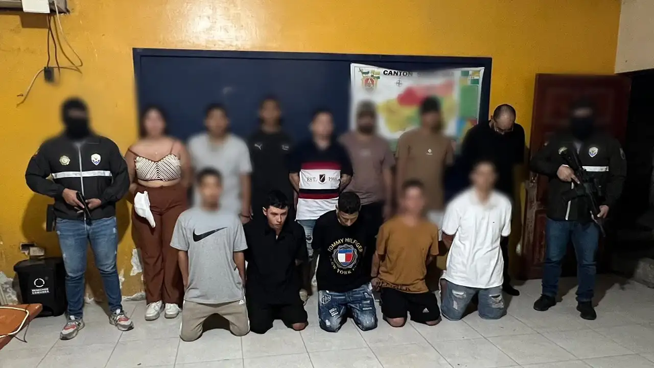Golpe a "Los Lobos": 12 detenidos y armas incautadas en Santa Ana, Manabí