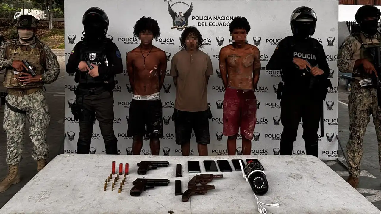Operativo militar captura a tres sujetos, decomisa armas y celulares en la Isla Vargas Torres