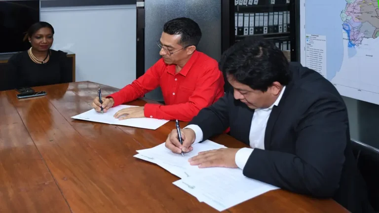 PUCE Esmeraldas y gestores de riesgo firman alianza climática preventiva ante El Niño