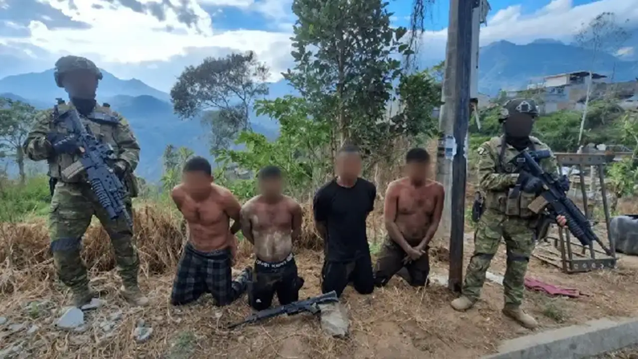 Prisión preventiva para 8 presuntos miembros del Frente "Oliver Sinisterra" en Imbabura
