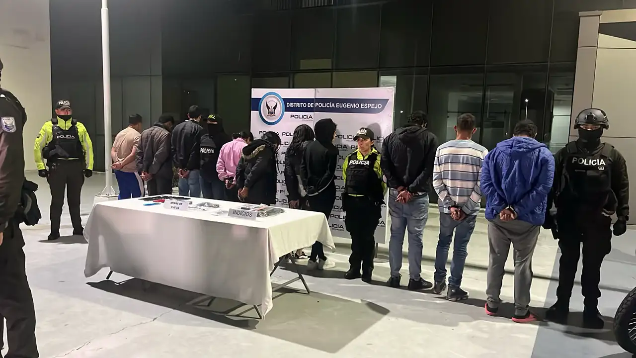 Detienen a diez extranjeros vinculados a "Los Lobos" en Quito