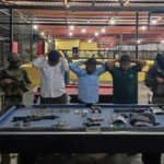 Ejército Ecuatoriano decomisa arsenal y detiene a sospechosos en Milagro