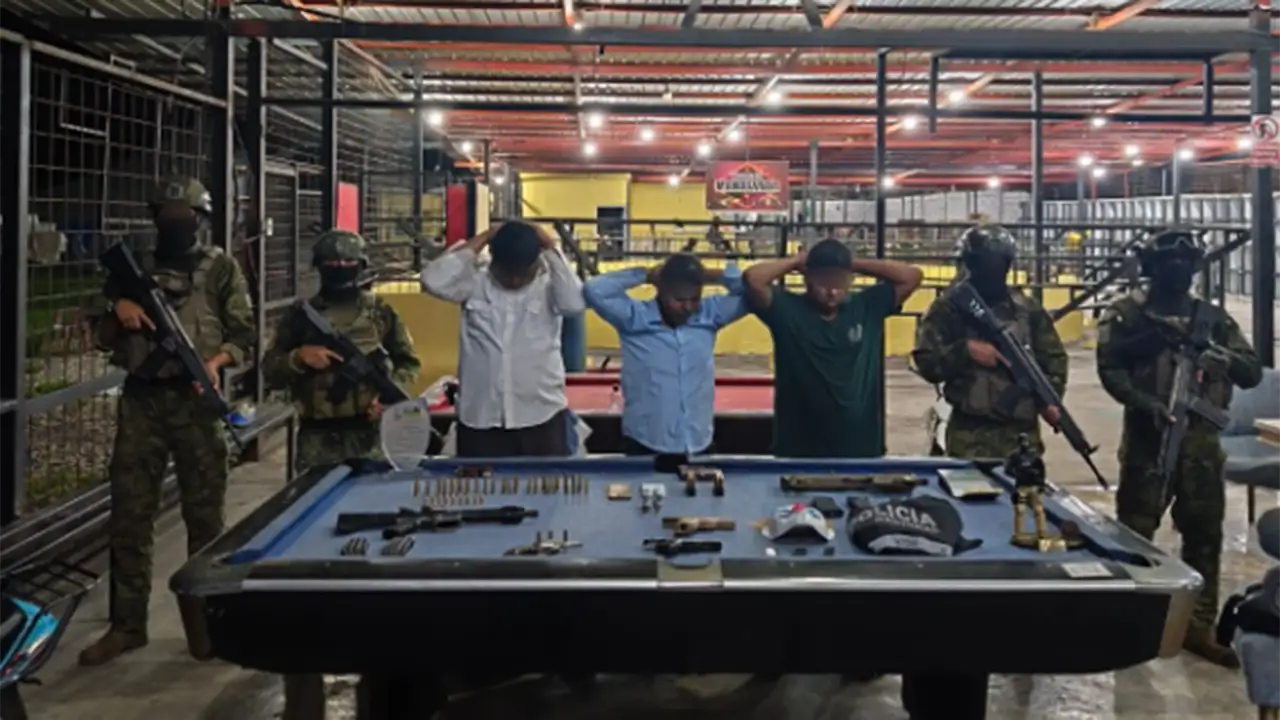 Ejército Ecuatoriano decomisa arsenal y detiene a sospechosos en Milagro