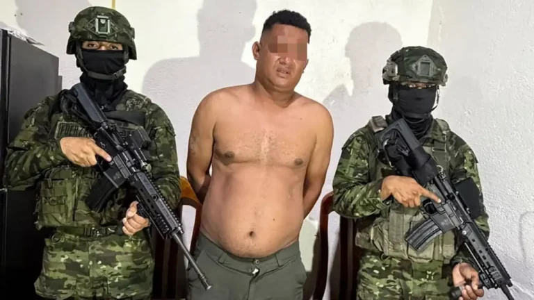 Ejército captura a alias "Feijó" y decomisa droga en Puerto Quito