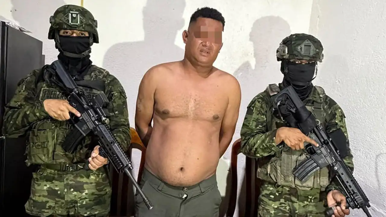 Ejército captura a alias "Feijó" y decomisa droga en Puerto Quito