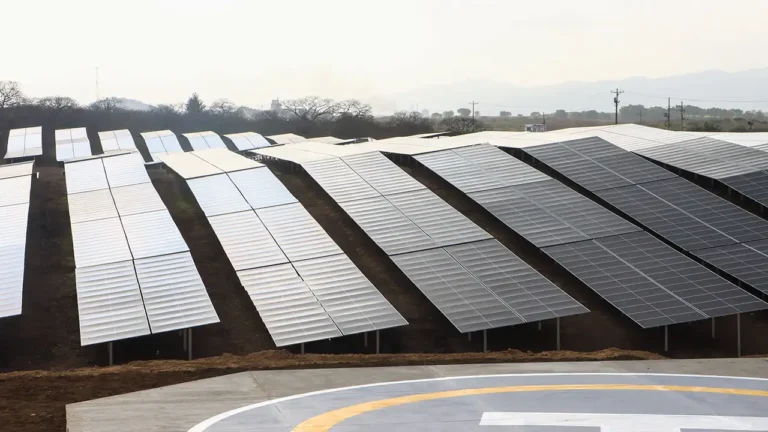 La planta solar Río de Oro Energy inició operaciones con 65 MW en Santa Elena