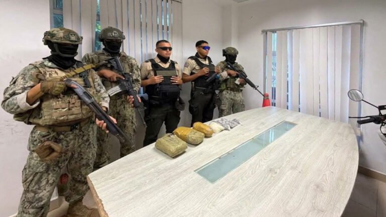 Operativo decomisa droga en inmueble abandonado en Cabo San Francisco, Muisne