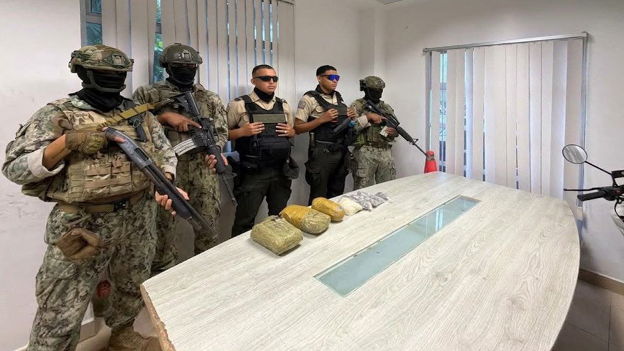 Operativo decomisa droga en inmueble abandonado en Cabo San Francisco, Muisne
