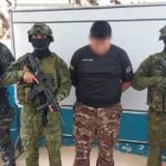 Operativo en CPL Esmeraldas halla droga a un guardia penitenciario