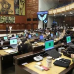 Pleno de la Asamblea censura e inhabilita por dos años al vocal del CPCCS David Rosero